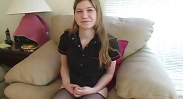 ഭർത്താവിന് മുന്നിൽ പാന്റീസിൽ കഴുതയുടെ ഭ്രമണം ഒരു ഫക്ക് ഉപയോഗിച്ച് അവസാനിച്ചു