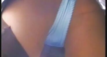 ചങ്ങലക്കിട്ട അടിമ കഠിനമായ രൂപത്തിൽ പിന്നിൽ നിന്ന് ചവിട്ടുകയും ഇഷ്ടപ്പെടുകയും ചെയ്യുന്നു