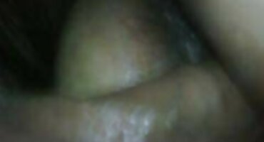 കസേരയിൽ, കുഞ്ഞ് തന്റെ പ്രിയപ്പെട്ട ആൺകുട്ടിയുമായി മധുരമുള്ള ലൈംഗികത ആസ്വദിച്ചു