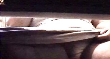 അവൾ കാമുകനെ ഒരു നഗ്നശരീരം കാണിച്ചു അവനുമായി ഇണചേരാൻ തുടങ്ങി