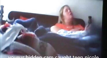 ഒരു ആൺ നായ ഫാലസ് സവാരി കഴുത സവാരി പ്രതിഭാശാലിയായ പിഞ്ചിംഗ്