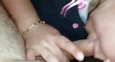 പ്രമുഖ സ്ത്രീ കുറ്റവാളി അടിമയെ കളിയാക്കുന്നു