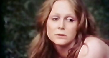 ഗ്ലാസുകളുള്ള ബസ്റ്റി ഭാര്യ കാം അവളുടെ നഗ്നനേത്രങ്ങൾ എടുത്തു കം കാണിക്കുന്നു