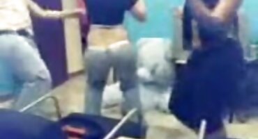 മാംസാഹാരത്തിന്റെ വിളി കേട്ട് ആൺകുട്ടിയുമായി കുളിമുറിയിലേക്ക് പിൻവാങ്ങി