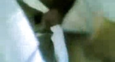 സഹോദരി തന്റെ യുവ കാമുകിയുമായി സഹോദരന്റെ കോഴി പങ്കിടുന്നതിൽ സന്തോഷിക്കുന്നു