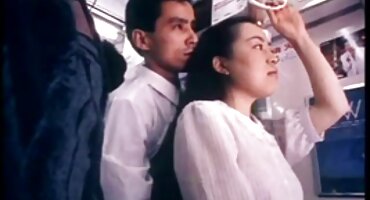 പക്വതയുള്ള കൊഴുപ്പ് സ്ത്രീ അനുവദിച്ചു മെലിഞ്ഞ മനുഷ്യൻ ഷേവ് സമനിരപ്പുണ്ടാക്കുക