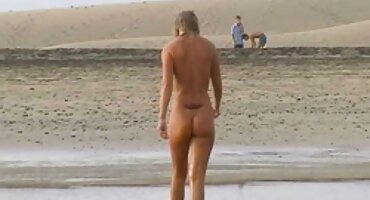 രണ്ട് സാന്താക്ലോസ് കവിളിലും ടോൺസിൽസിലും നൈംഫോ