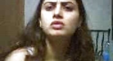 പിക്കപ്പർ സ്പ്രെഡ് ഒരു സുന്ദരിയായ നഗ്നനേത്രങ്ങൾ വേണ്ടി