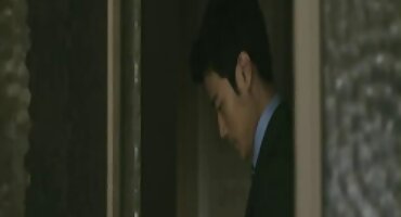 എൽഫ് പെൺകുട്ടി രണ്ട് സുഹൃത്തുക്കളുടെ പുതുവത്സര ആശംസകൾ നേരുന്നു