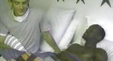 ഒരു ആൺകുട്ടിയുമായി ഓറൽ കൈമാറ്റം ചെയ്യുകയും സമനിരപ്പിലേക്കുള്ള പ്രവേശനം തുറക്കുകയും ചെയ്യുക