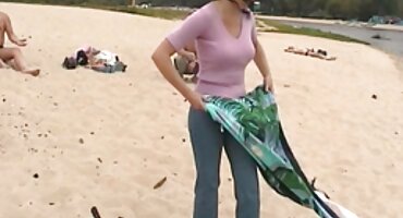 അവളുടെ വലിയ മുലകൾ കൊണ്ട് വിദ്യാർഥിയെ വശീകരിച്ചു പൊതുജനങ്ങളിൽ കൊടുത്തു