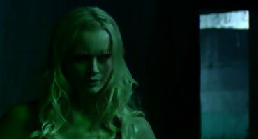 റിച്ച് പെൺകുട്ടി തീവ്രമായ അനലോഗ് പരിശീലനം ലഭിക്കുന്നു