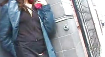 വിശ്വസ്തയായ ഭാര്യ റിപ്പയർമാൻ അവളുടെ ലൈംഗിക തമാശകൾ ക്യാം എടുക്കുന്നു