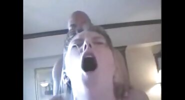 ബ്യൂട്ടിഫുൾ ബ്രാൻഡ് വസ്ത്രങ്ങൾ ഇല്ലാതെ ക്യാമറയിൽ ആദ്യമായി പോസ് ചെയ്യുന്നു