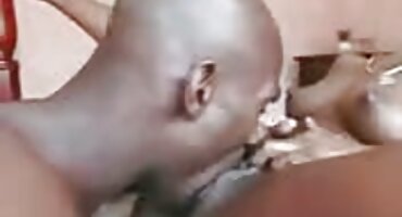 ഒരു വെളുത്ത പയ്യന്റെ ഗംഭീരമായ യജമാനത്തിയായി കണ്ടുപിടുത്തം കറുത്ത സ്ത്രീ