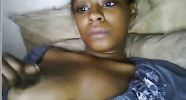 പുരുഷൻ ശക്തമായി രോമമുള്ള സമനിരപ്പുണ്ടാക്കുക സ്ത്രീ