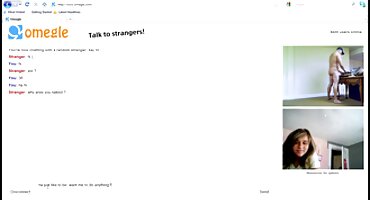 ഡ്രസ്സിംഗ് റൂമിൽ യുവതി നിന്ന് അമച്വർ ബ്ളോഗ്