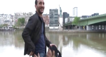 നിസ്സഹായനായ ലൈംഗിക അടിമ ഹാർഡ്, മുഖക്കുരു