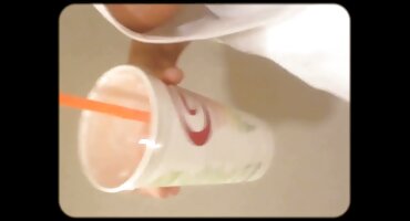 സ്ത്രീ അശ്ലീല ഏജന്റ് ഒരു മനുഷ്യൻ കാൻഡർ വന്നു പ്രകോപിപ്പിക്കുന്നു