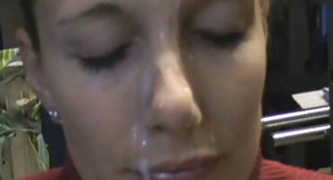 കാമുകിയുമായി ലൈംഗിക ബന്ധത്തിന് മുമ്പ് ഒരു പുരുഷനുമായി നഗ്നനേത്രങ്ങൾ കൈമാറി