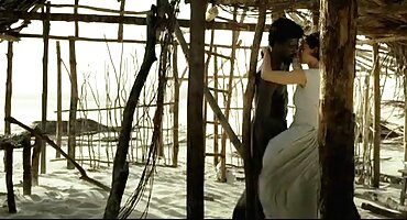 ഒരു കറുത്ത സ്ത്രീയെ പിടികൂടി, നെഡോട്രാക്കിൽ നിന്ന് ഇറുകിയ അടിച്ചുകൊണ്ട് രക്ഷപ്പെടുത്തി