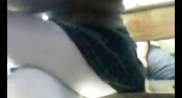 അവൻ തന്റെ അടിവസ്ത്രം ഒരു പെൺകുട്ടി എടുത്തു അവളുടെ മുടി യോനിയിൽ എത്തി