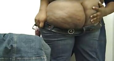 നോൺ ആചാരപരമായ അവളുടെ കഴുത ഒരു തുമ്പിക്കൈ സസ്യങ്ങൾ