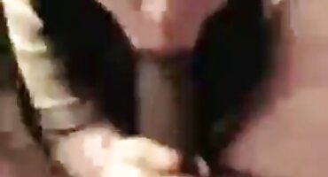 വെളുത്ത ചർമ്മം കന്യകയെ ദുഷ്പ്രവൃത്തികളുടെ ഒരു ഗ്രൂപ്പ് സംഘടിപ്പിക്കാൻ എബണി സഹായിക്കുന്നു