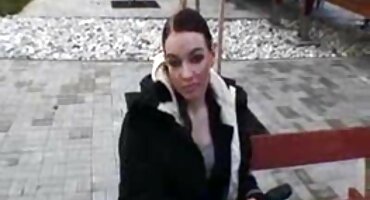 കൊഴുപ്പ് എബണി പെൺകുട്ടി വലിയ ക്ലാസിക്ക് ടിറ്റുകൾ ഷോർട്ട്സിനുള്ളിൽ