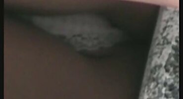 അവൻ അവളുടെ കുണ്ടി ഷേവ് ചെയ്യാനും അവളുടെ വളർന്ന പൂറ്റിൽ ഒരു കോഴി കിട്ടാനും ശല്യം ചെയ്തില്ല