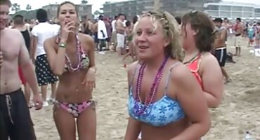 മകൾ അച്ഛനോട് അനാവശ്യമായി പെരുമാറുകയും അടുക്കളയിൽ ഒരു ഫക്ക് അർഹിക്കുകയും ചെയ്തു.