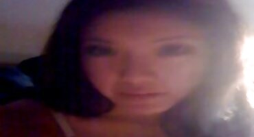 കൊഴുത്ത സ്ത്രീ അറ്റകുറ്റപ്പണിക്കാരനെ വശീകരിച്ച് അവനോടൊപ്പം കിടക്കയിൽ അവസാനിപ്പിച്ചു