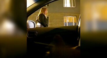 കാസ്റ്റിംഗിൽ ബസ്റ്റി ജാപ്പനീസ് ശക്തനായ കറുത്ത കോഴി