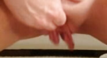 ഗ്രൂപ്പ് സെക്സ് സമയത്ത്, ആൺകുട്ടികൾ പെൺകുട്ടിയെ ക്ഷീണിതനാക്കി