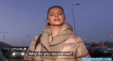 ഒരു വലിയ കോഴി കൈകാര്യം ബുസ്റ്റി എബണി