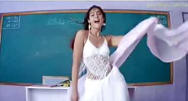 റഷ്യൻ പെൺകുട്ടി ലിംഗറി സേ ജിയോക