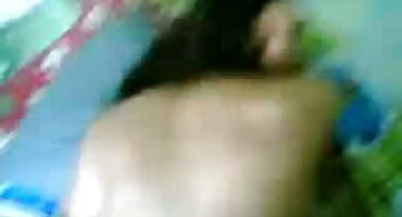 ഭർത്താവ് തൃപ്തിപ്പെടുത്തുന്നു ഭാര്യയെ പുസ്സി അവളുടെ കവിളിൽ വിരൽ തള്ളുന്നു