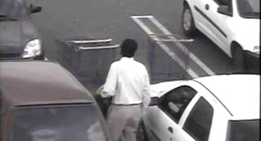 റഷ്യൻ സുന്ദരി അവളുടെ കഴുത്തിൽ മുത്തുകൾ കൊണ്ട് ഒരു ആഴത്തിലുള്ള ബ്ളോഗ് തൃപ്തിപ്പെട്ടിരിക്കുന്നു