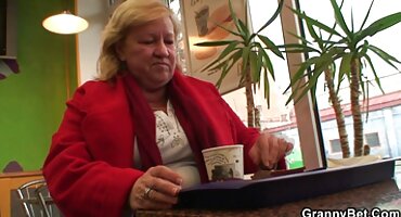 മസാലനിറഞ്ഞ അടിവസ്ത്രം, പേന്റിഹോസ് എന്നിവയിൽ എബണി ഒരു ഡ്യൂഡ് ആകർഷിച്ചു