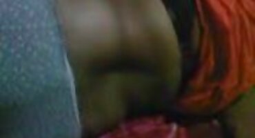 കട്ടിലിൽ വ്യായാമം ചെയ്ത ശേഷം പുരുഷന് നൽകുന്നത് സ്റ്റോക്കിംഗിലെ പ്രായമായ നഗ്നത