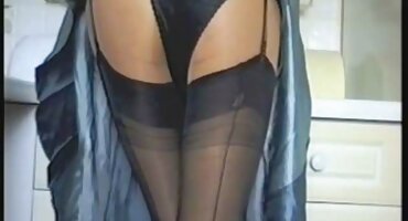 ഒരു കാമുകന്റെ കോഴിയെ അടിവസ്ത്രം മുക്കിവയ്ക്കുന്ന യുവതികളുടെ കൂട്ടം