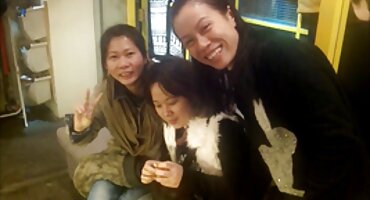 ചെറിയ ടിറ്റുകൾ കൊണ്ട് ബ്ലൊംദെ മുലക്കണ്ണ്