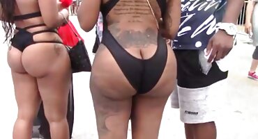 ദുഷിച്ച യുവ മസാജ് അവളുടെ ക്ലയന്റ് ന്റെ കം സുരക്ഷിതമാക്കി