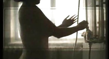 ചേച്ചി കിടപ്പുമുറിയിൽ ചേച്ചിയുടെ അരികിൽ വന്നു അവളെ പ്രണയിക്കാൻ നിർബന്ധിച്ചു.