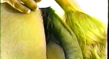 നഗ്നത അവളുടെ പാന്റീസ് എടുത്തു അത്യാഗ്രഹത്തോടെ നഗ്നചിത്രങ്ങൾ യോനിയിൽ