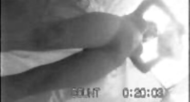 അവൻ ഒരു ബ്ളോഗ് കൊണ്ട് വന്നില്ല, ഡ്യൂഡിന്റെ മുന്നിൽ കാലുകൾ വിരിച്ചു