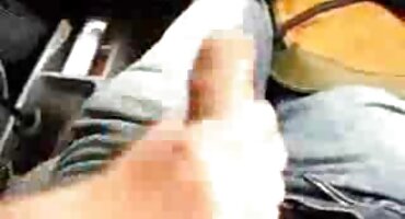 ആകർഷകമായ മസാജ് ക്ലയന്റ് മനോഹരമായി പീഡിപ്പിക്കാൻ തുടങ്ങി