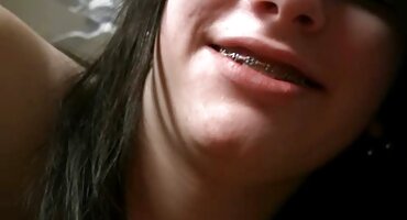 ഉറങ്ങാൻ പോകുന്നതിനുമുമ്പ്, കുഞ്ഞ് കാമുകൻ ഒരു വീട്ടിൽ ബ്ളോഗ് ഉപയോഗിച്ച് പമ്പ് ചെയ്തു