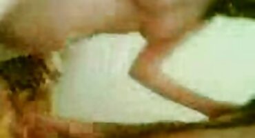 സുതാര്യമായ വസ്ത്രത്തിൽ ഭാര്യ ഭര്ത്താവിനെ ഭര്ത്താവ് ലൈംഗികമായി ചൂഷണം ചെയ്യുന്നു