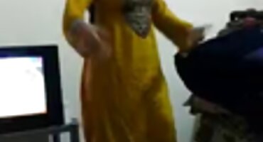 രണ്ട് ഇരുണ്ട തൊലി സ്ലത്സ് ഏർപ്പെട്ടിരിക്കുന്ന എബണി അനൽ ഫക്കിംഗ്